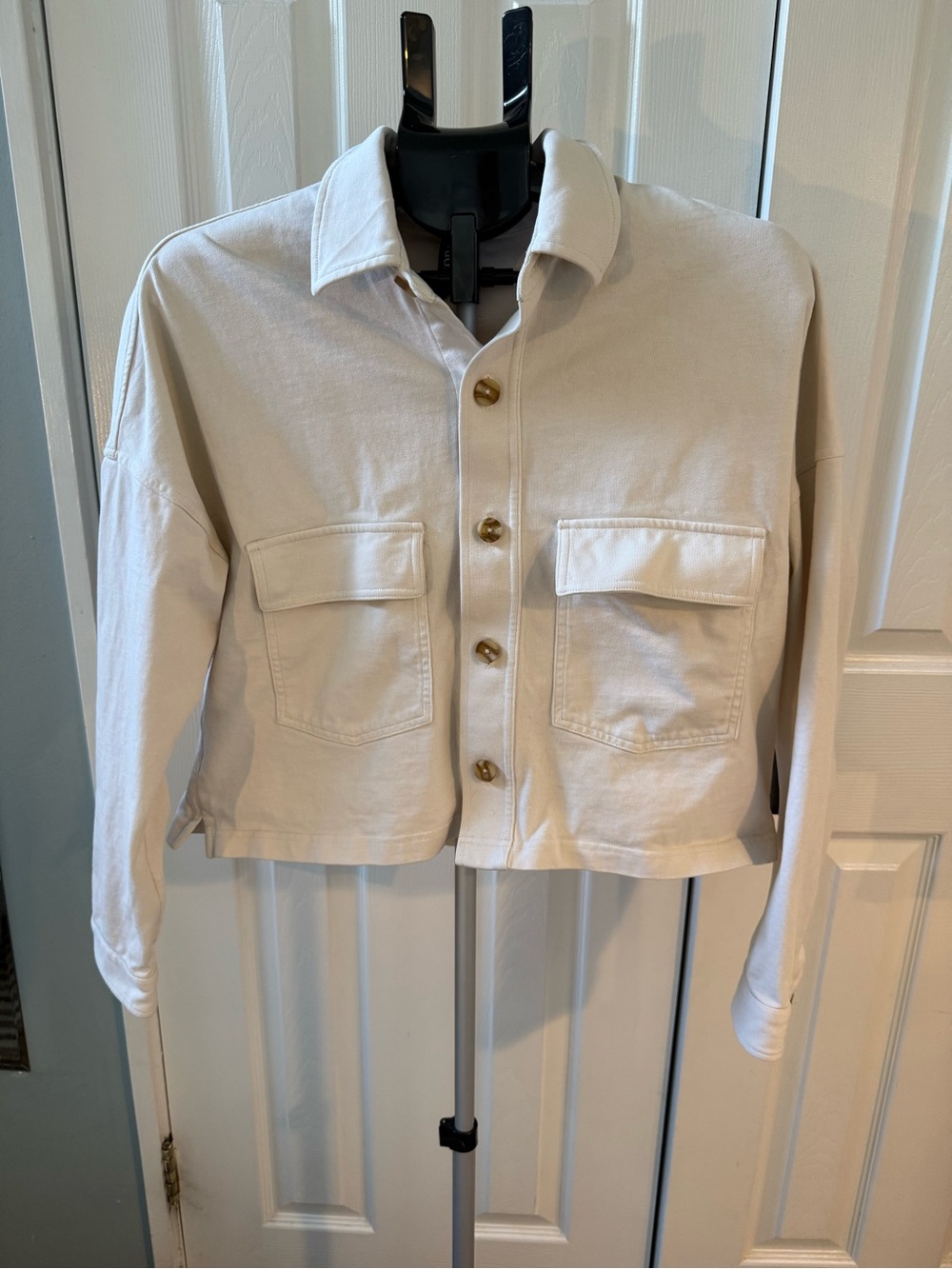 Vuori Mackenzie Cropped Shirt Jacket in Natural Small